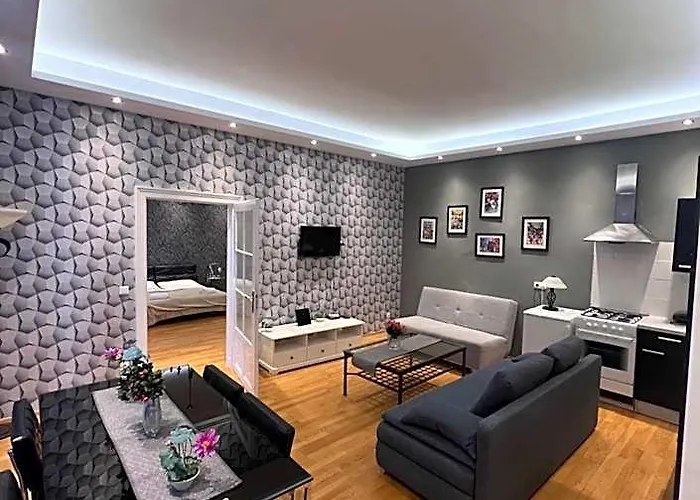 فندق Urban Serviced 4*