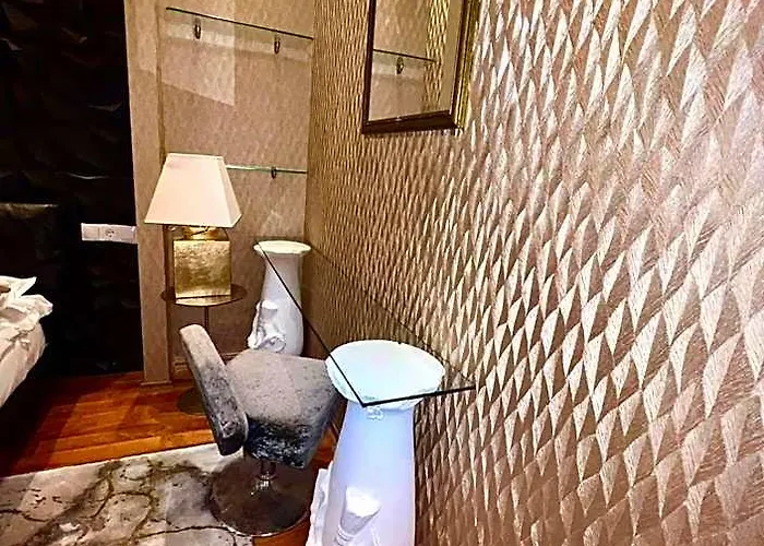 Urban Serviced فندق
