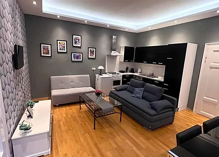 Urban Serviced فندق