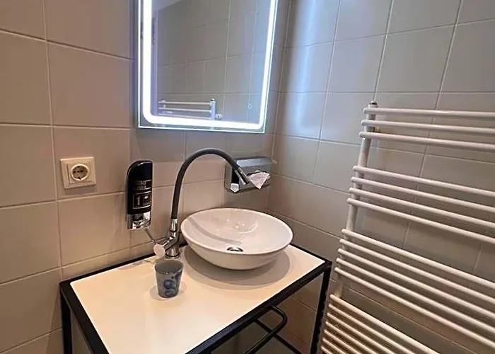 فندق Urban Serviced 4*